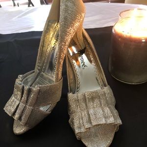 J Renee silver metallic heels